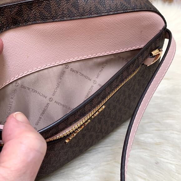 MICHAEL KORS Jet Set Logo Chain Camera XBody Bag Dark Brown Logo Pink Trim - Picture 4 of 16
